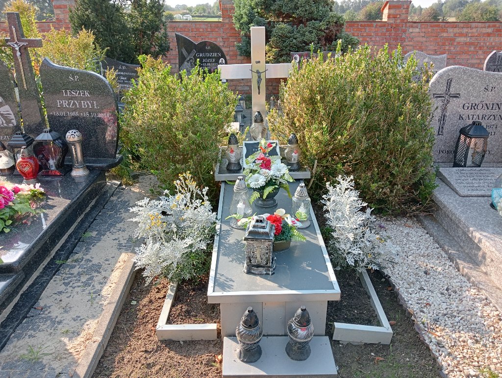 Grób Tadeusz Gręda